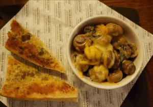 BAKED CHEDDAR MUSHROOMS (V)