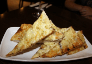 CHEESY GARLIC BREAD (V)