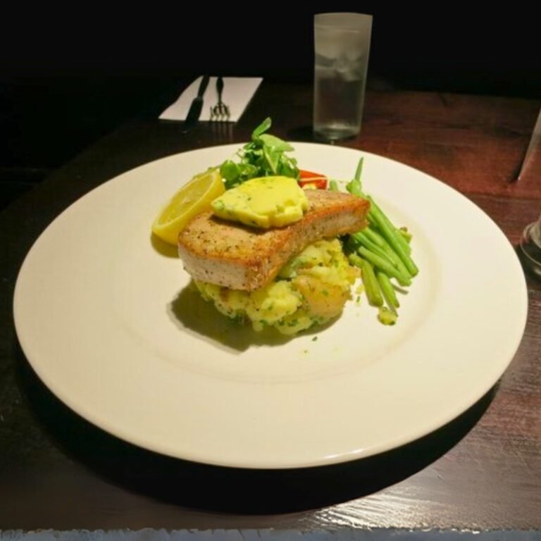 GRILLED SALMON FILLET (GF)